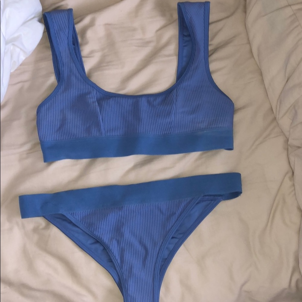 Ribbed drew Frankie’s bikini